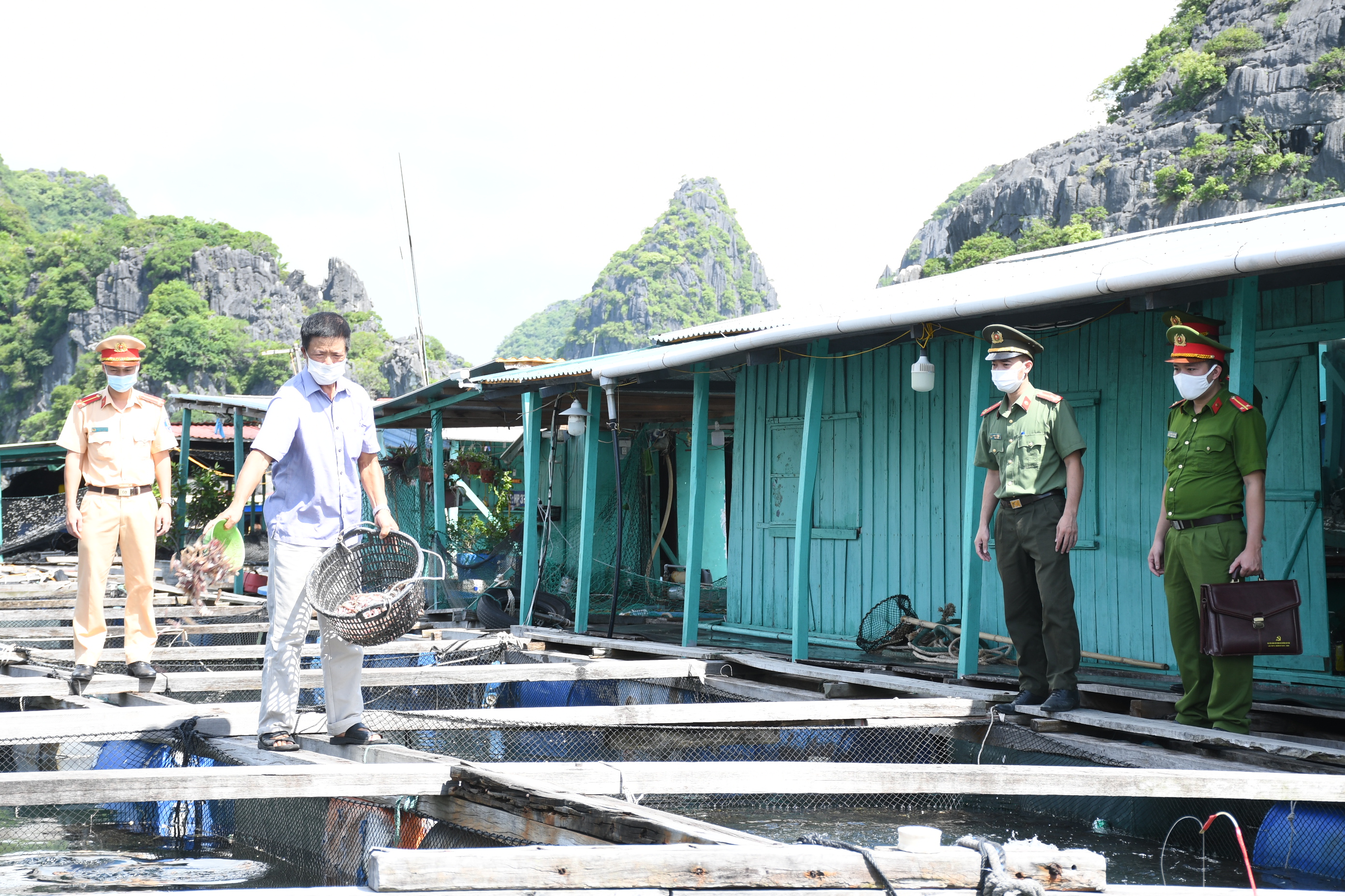 Bảo đảm an ninh trật tự hoạt động nuôi trồng thủy sản quần đảo Cát Bà